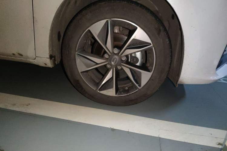 Used GAC Trumpchi M6 2023 PRO 270T DCT Luxury Edition Right Front Wheel Hub