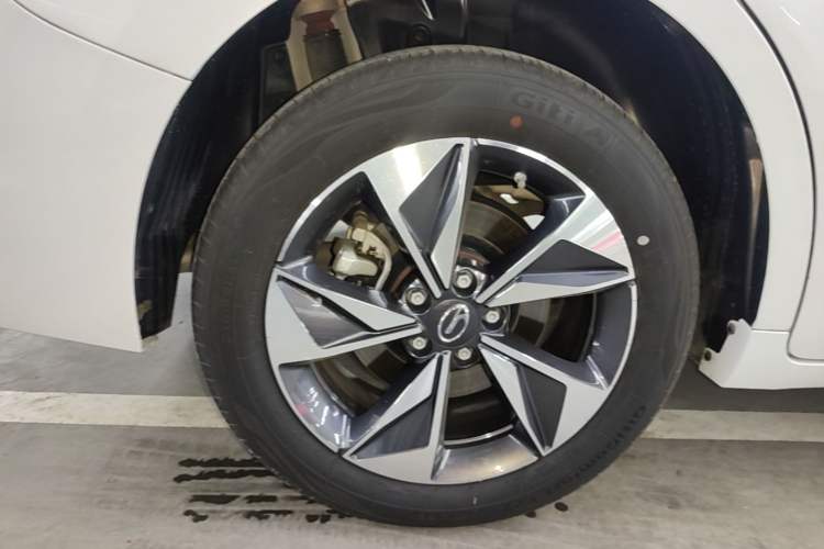 Used GAC Trumpchi M6 2023 PRO 270T DCT Luxury Edition Right Rear Wheel Hub