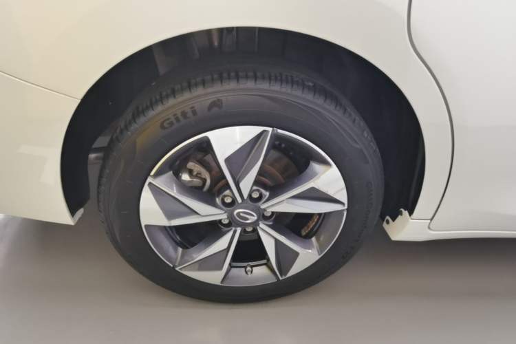 Used GAC Trumpchi M6 2023 PRO 270T DCT Luxury Edition Right Rear Wheel Hub