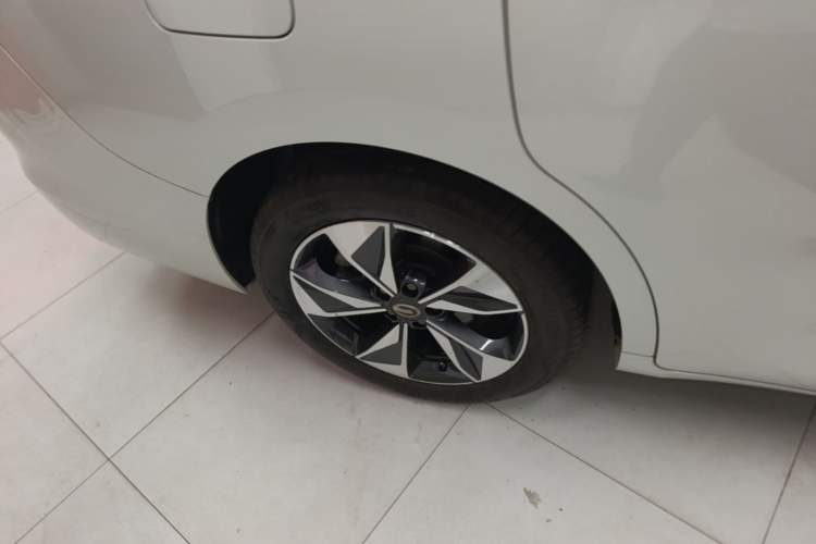 Used GAC Trumpchi M6 2023 PRO 270T DCT Luxury Edition Right Rear Wheel Hub