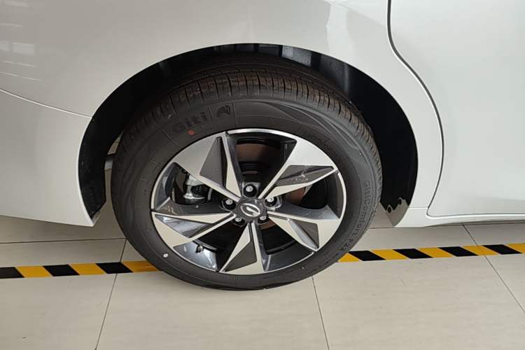 Used GAC Trumpchi M6 2023 PRO 270T DCT Luxury Edition Right Rear Wheel Hub