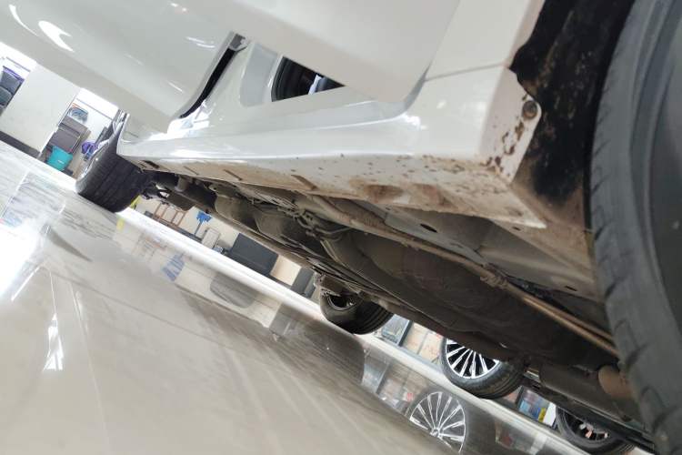 Used GAC Trumpchi M6 2023 PRO 270T DCT Luxury Edition Right Side Sill