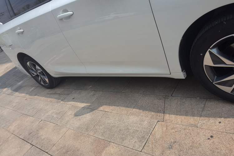 Used GAC Trumpchi M6 2023 PRO 270T DCT Luxury Edition Right Side Sill