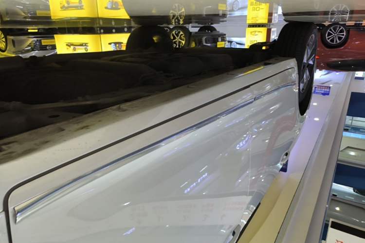 Used GAC Trumpchi M6 2023 PRO 270T DCT Luxury Edition Right Side Sill
