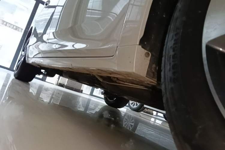 Used GAC Trumpchi M6 2023 PRO 270T DCT Luxury Edition Right Side Sill
