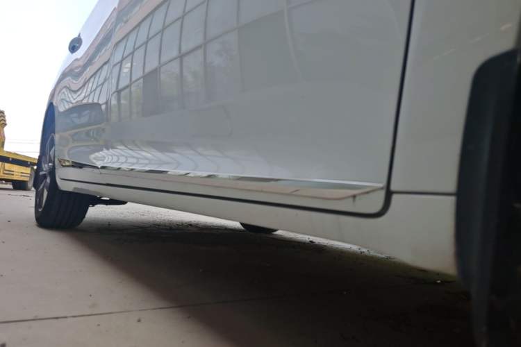 Used GAC Trumpchi M6 2023 PRO 270T DCT Luxury Edition Right Side Sill