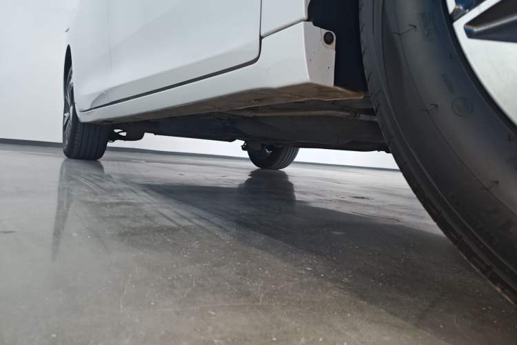 Used GAC Trumpchi M6 2023 PRO 270T DCT Luxury Edition Right Side Sill