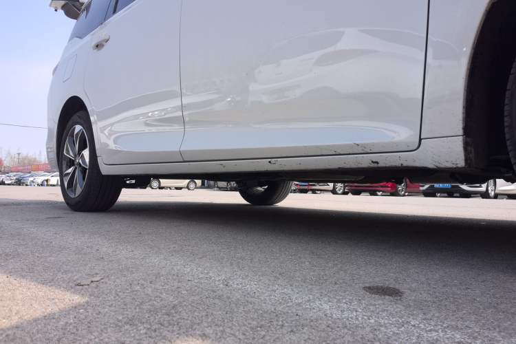 Used GAC Trumpchi M6 2023 PRO 270T DCT Luxury Edition Right Side Sill