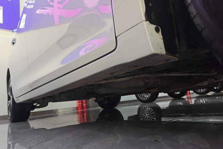 Used GAC Trumpchi M6 2023 PRO 270T DCT Luxury Edition Right Side Sill