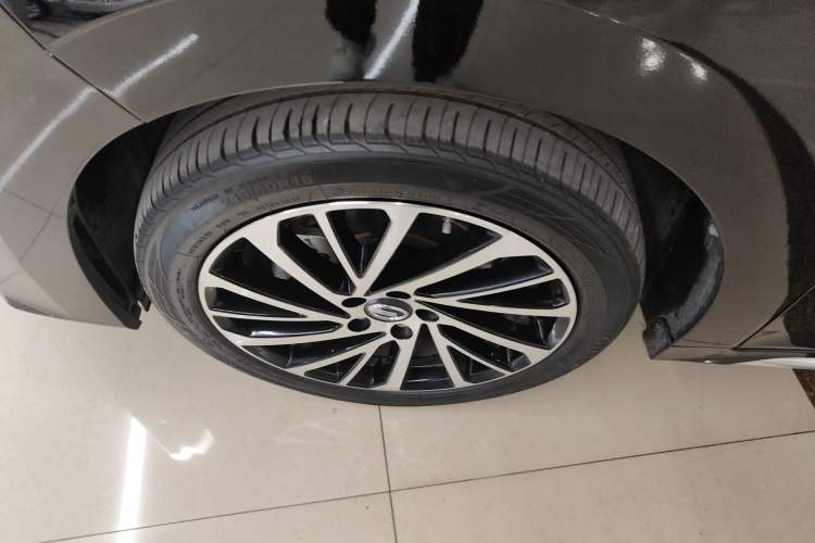 Used GAC Trumpchi M6 2024 MAX 270T WDCT Luxury Edition Left Front Wheel Hub