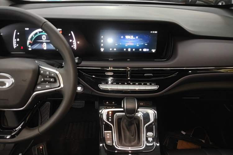 Used GAC Trumpchi M6 2024 MAX 270T WDCT Luxury Edition Audio And AC Panel