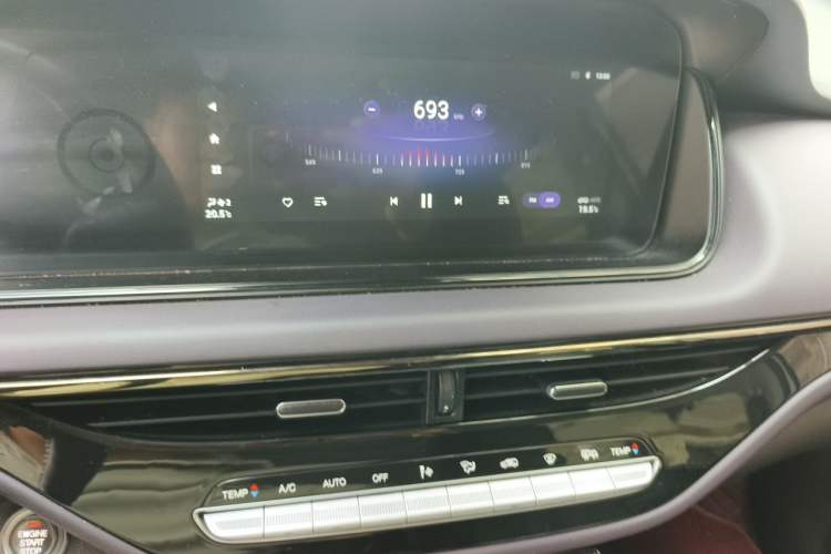 Used GAC Trumpchi M6 2024 MAX 270T WDCT Luxury Edition Audio And AC Panel