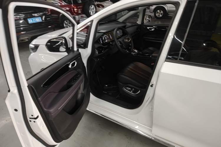 Used GAC Trumpchi M6 2024 MAX 270T WDCT Luxury Edition Driver Seat
