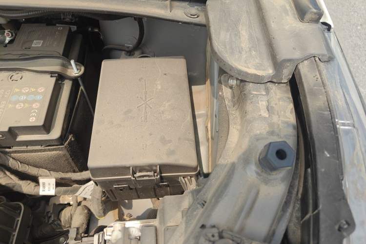Used GAC Trumpchi M6 2024 MAX 270T WDCT Luxury Edition Engine Bay Left