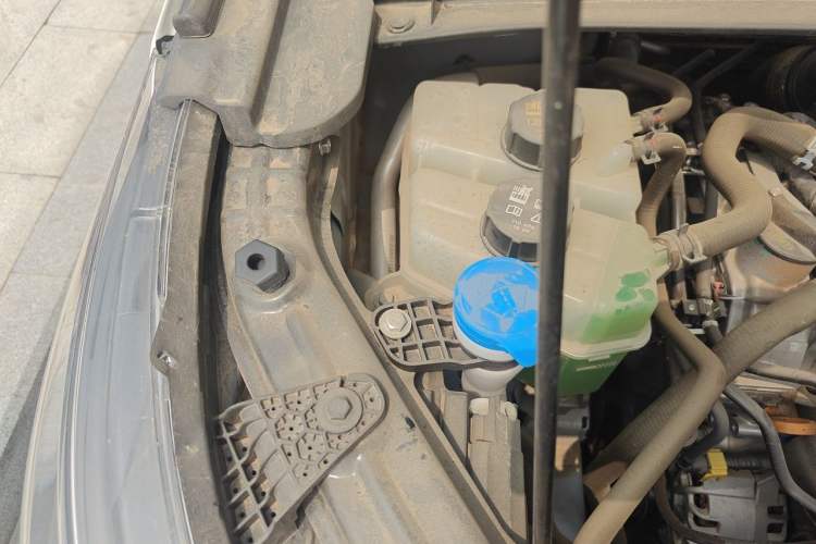 Used GAC Trumpchi M6 2024 MAX 270T WDCT Luxury Edition Engine Bay Right
