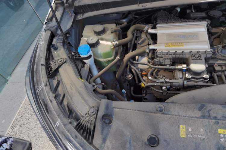 Used GAC Trumpchi M6 2024 MAX 270T WDCT Luxury Edition Engine Bay Right