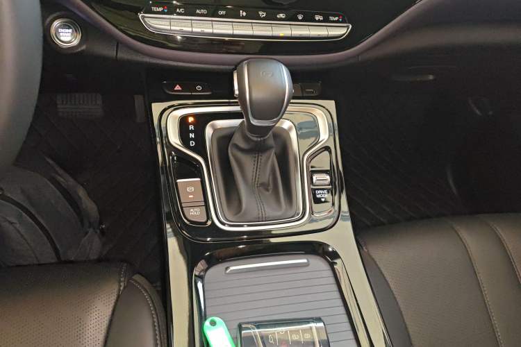 Used GAC Trumpchi M6 2024 MAX 270T WDCT Luxury Edition Gear Lever