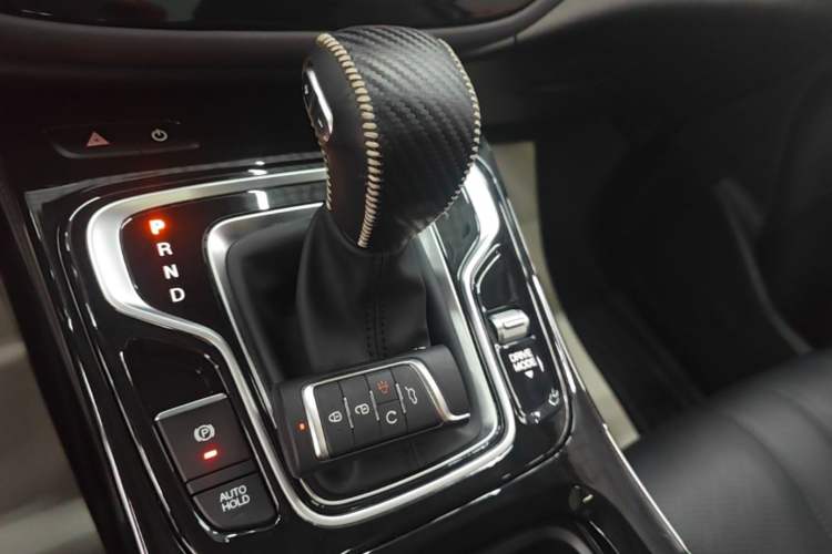 Used GAC Trumpchi M6 2024 MAX 270T WDCT Luxury Edition Gear Lever