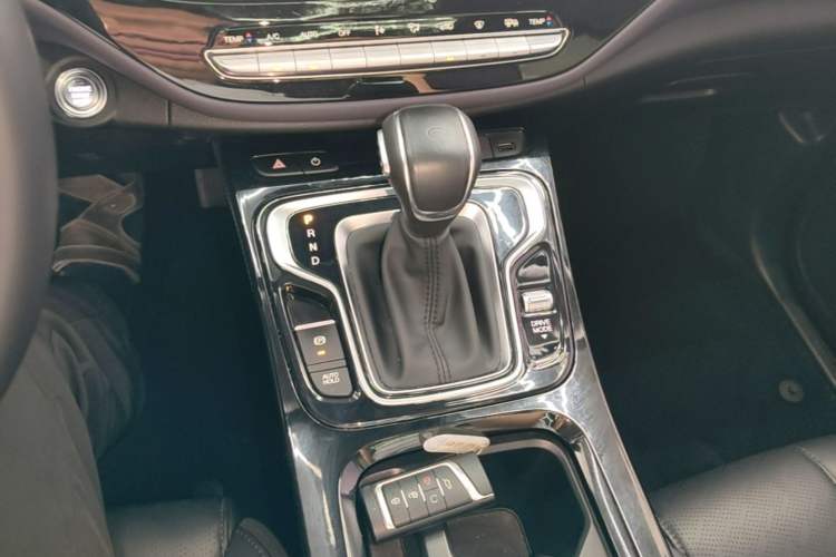 Used GAC Trumpchi M6 2024 MAX 270T WDCT Luxury Edition Gear Lever