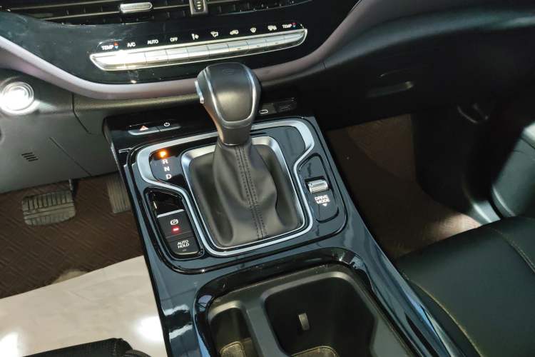 Used GAC Trumpchi M6 2024 MAX 270T WDCT Luxury Edition Gear Lever