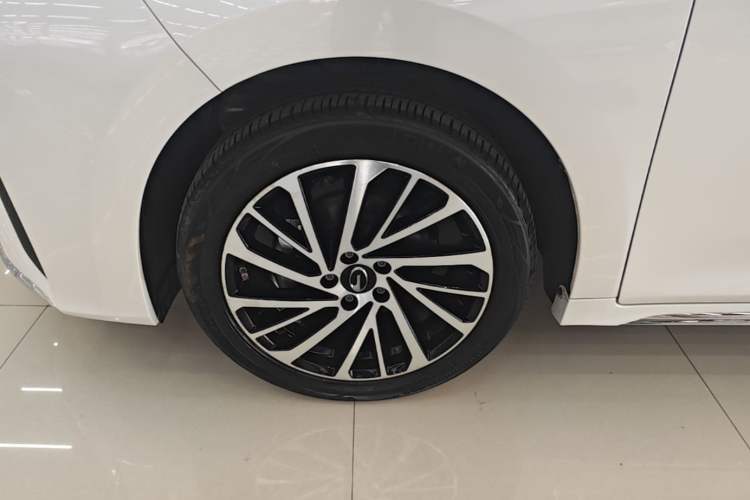 Used GAC Trumpchi M6 2024 MAX 270T WDCT Luxury Edition Left Front Wheel Hub