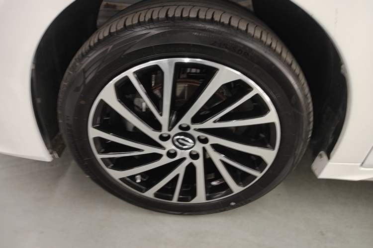 Used GAC Trumpchi M6 2024 MAX 270T WDCT Luxury Edition Left Front Wheel Hub
