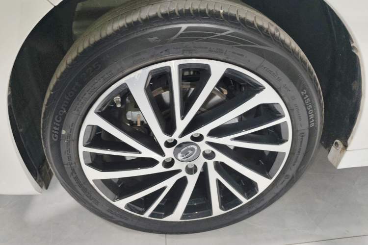 Used GAC Trumpchi M6 2024 MAX 270T WDCT Luxury Edition Left Front Wheel Hub