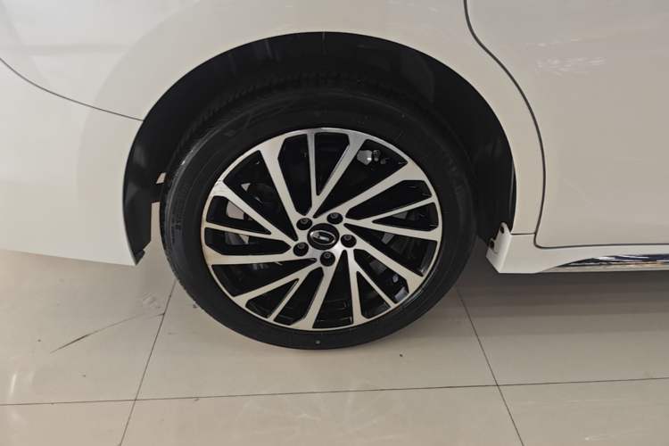 Used GAC Trumpchi M6 2024 MAX 270T WDCT Luxury Edition Right Rear Wheel Hub