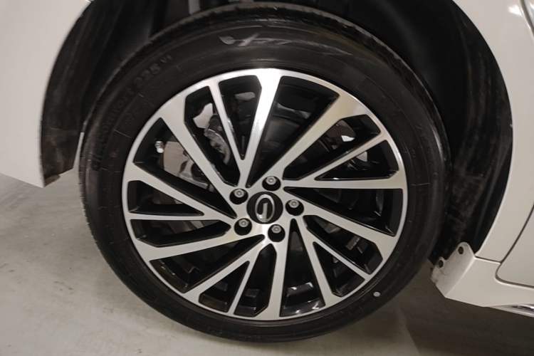Used GAC Trumpchi M6 2024 MAX 270T WDCT Luxury Edition Right Rear Wheel Hub