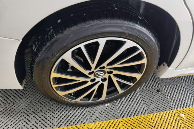 Used GAC Trumpchi M6 2024 MAX 270T WDCT Luxury Edition Right Rear Wheel Hub