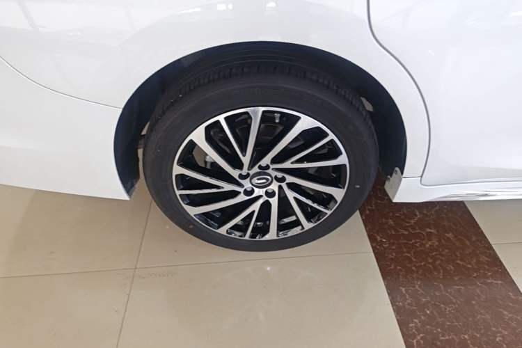 Used GAC Trumpchi M6 2024 MAX 270T WDCT Luxury Edition Right Rear Wheel Hub