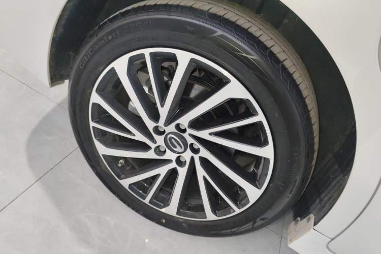 Used GAC Trumpchi M6 2024 MAX 270T WDCT Luxury Edition Right Rear Wheel Hub