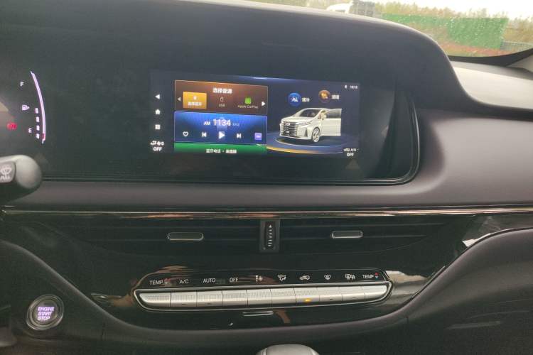 Used GAC Trumpchi M6 2025 Model MAX 270T WDCT Luxury Edition Audio And AC Panel