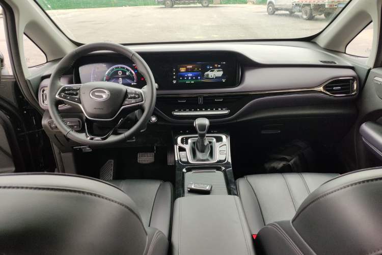 Used GAC Trumpchi M6 2025 Model MAX 270T WDCT Luxury Edition Center Console