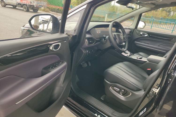 Used GAC Trumpchi M6 2025 Model MAX 270T WDCT Luxury Edition Driver Seat