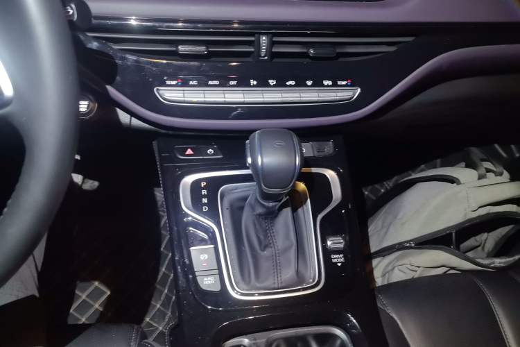 Used GAC Trumpchi M6 2025 Model MAX 270T WDCT Luxury Edition Gear Lever