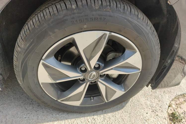 Used GAC Trumpchi M6 2025 Model MAX 270T WDCT Luxury Edition Right Front Wheel Hub