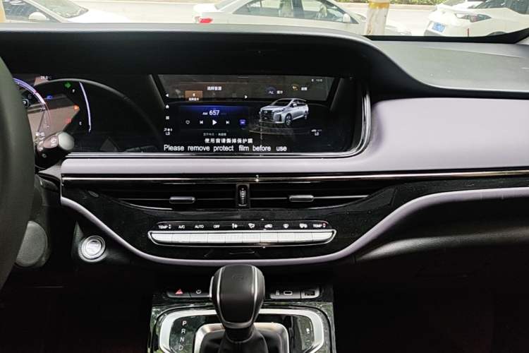 Used GAC Trumpchi M6 2025 Model MAX 270T WDCT Luxury Edition Audio And AC Panel