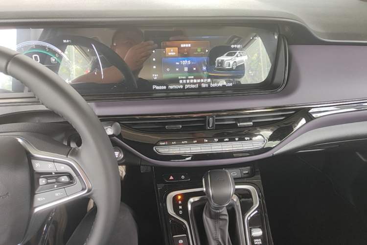 Used GAC Trumpchi M6 2025 Model MAX 270T WDCT Luxury Edition Audio And AC Panel