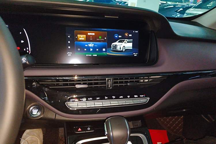 Used GAC Trumpchi M6 2025 Model MAX 270T WDCT Luxury Edition Audio And AC Panel