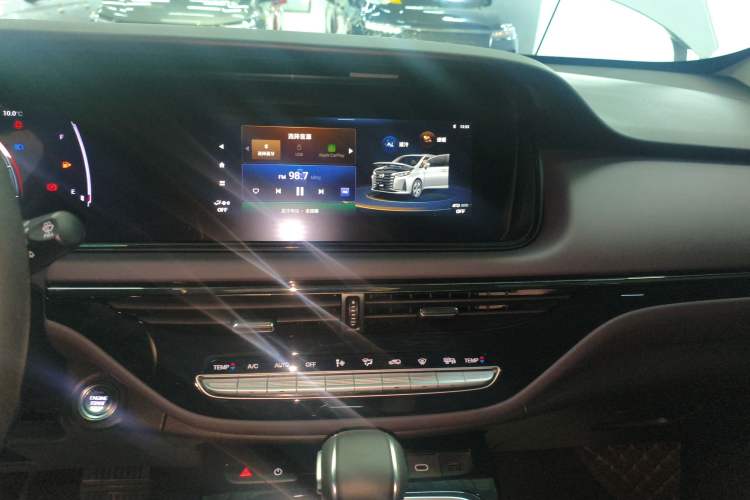Used GAC Trumpchi M6 2025 Model MAX 270T WDCT Luxury Edition Audio And AC Panel