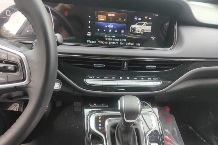 Used GAC Trumpchi M6 2025 Model MAX 270T WDCT Luxury Edition Audio And AC Panel
