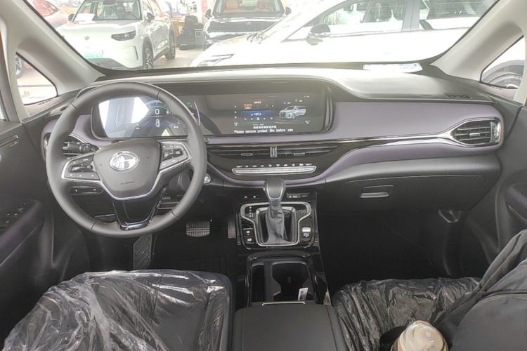 Used GAC Trumpchi M6 2025 Model MAX 270T WDCT Luxury Edition Center Console
