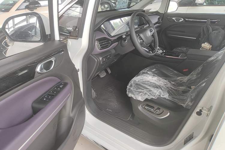 Used GAC Trumpchi M6 2025 Model MAX 270T WDCT Luxury Edition Driver Seat