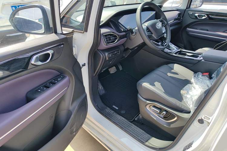 Used GAC Trumpchi M6 2025 Model MAX 270T WDCT Luxury Edition Driver Seat