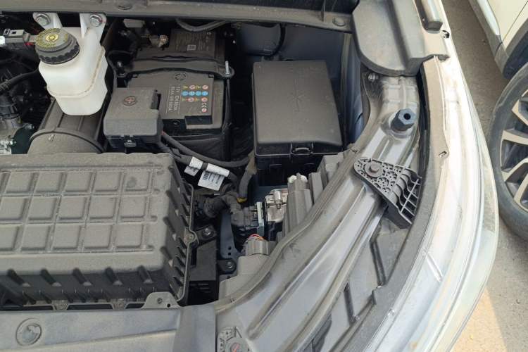 Used GAC Trumpchi M6 2025 Model MAX 270T WDCT Luxury Edition Engine Bay Left