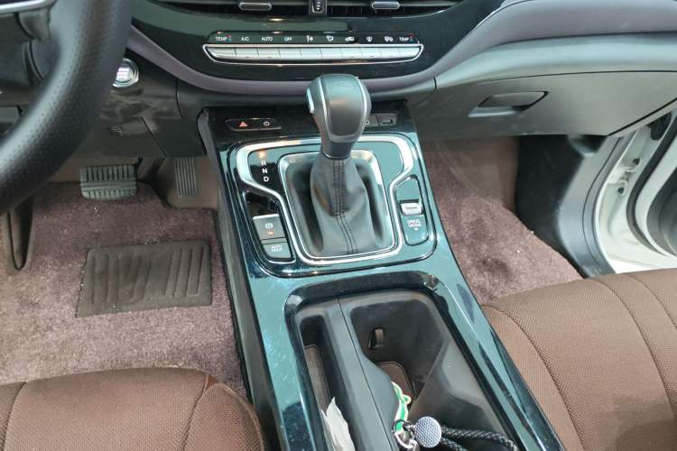 Used GAC Trumpchi M6 2025 Model MAX 270T WDCT Luxury Edition Gear Lever