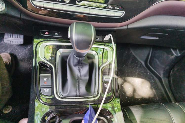 Used GAC Trumpchi M6 2025 Model MAX 270T WDCT Luxury Edition Gear Lever