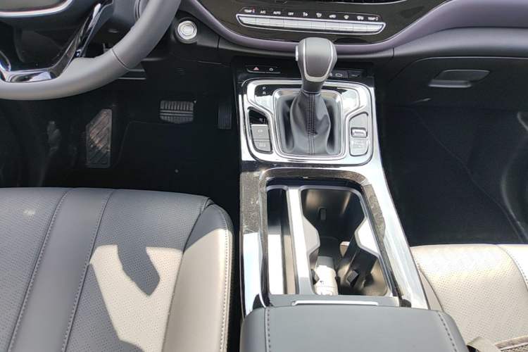 Used GAC Trumpchi M6 2025 Model MAX 270T WDCT Luxury Edition Gear Lever