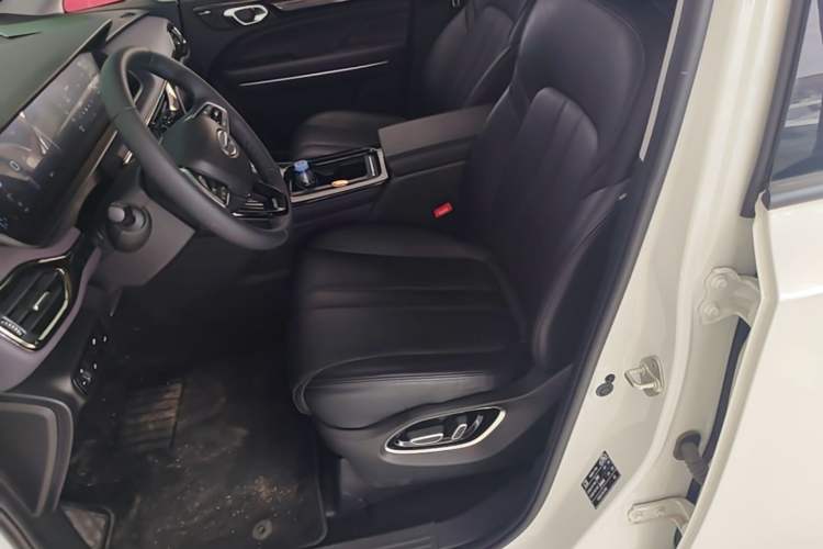 Used GAC Trumpchi M6 2025 Model MAX 270T WDCT Luxury Edition Left Front Seat
